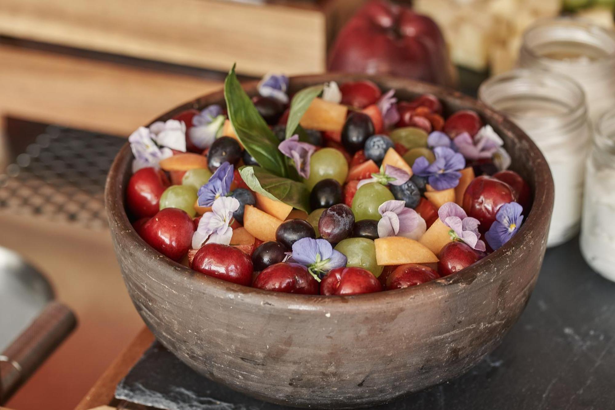 Hotel The Newel Psychiko Atény Exteriér fotografie Fruit salad